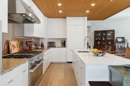 Kitchen Island Photo of 703 6687 Nelson Avenue, West Vancouver, BC