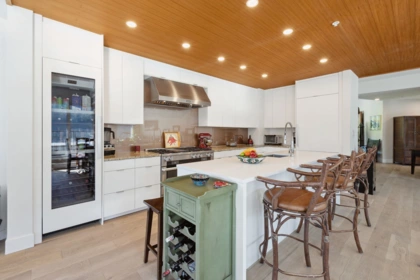 Kitchen Photo of 703 6687 Nelson Avenue, West Vancouver, BC