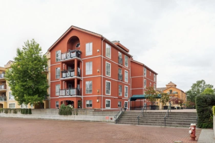 104 6 Renaissance Square, New Westminster, BC, New Westminster — Apartment/Condo for sale