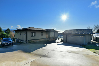 Backyard Photo of 659 Gibsons Way, Gibsons, BC