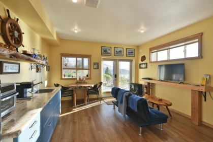 Laundry Room Photo of 659 Gibsons Way, Gibsons, BC