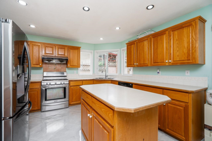Kitchen Photo of 16089 80 Avenue, Surrey, BC