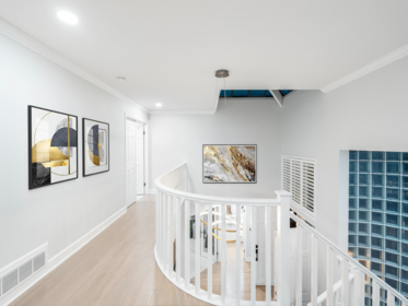 Hallway Photo of 816 Anderson Crescent, West Vancouver, BC