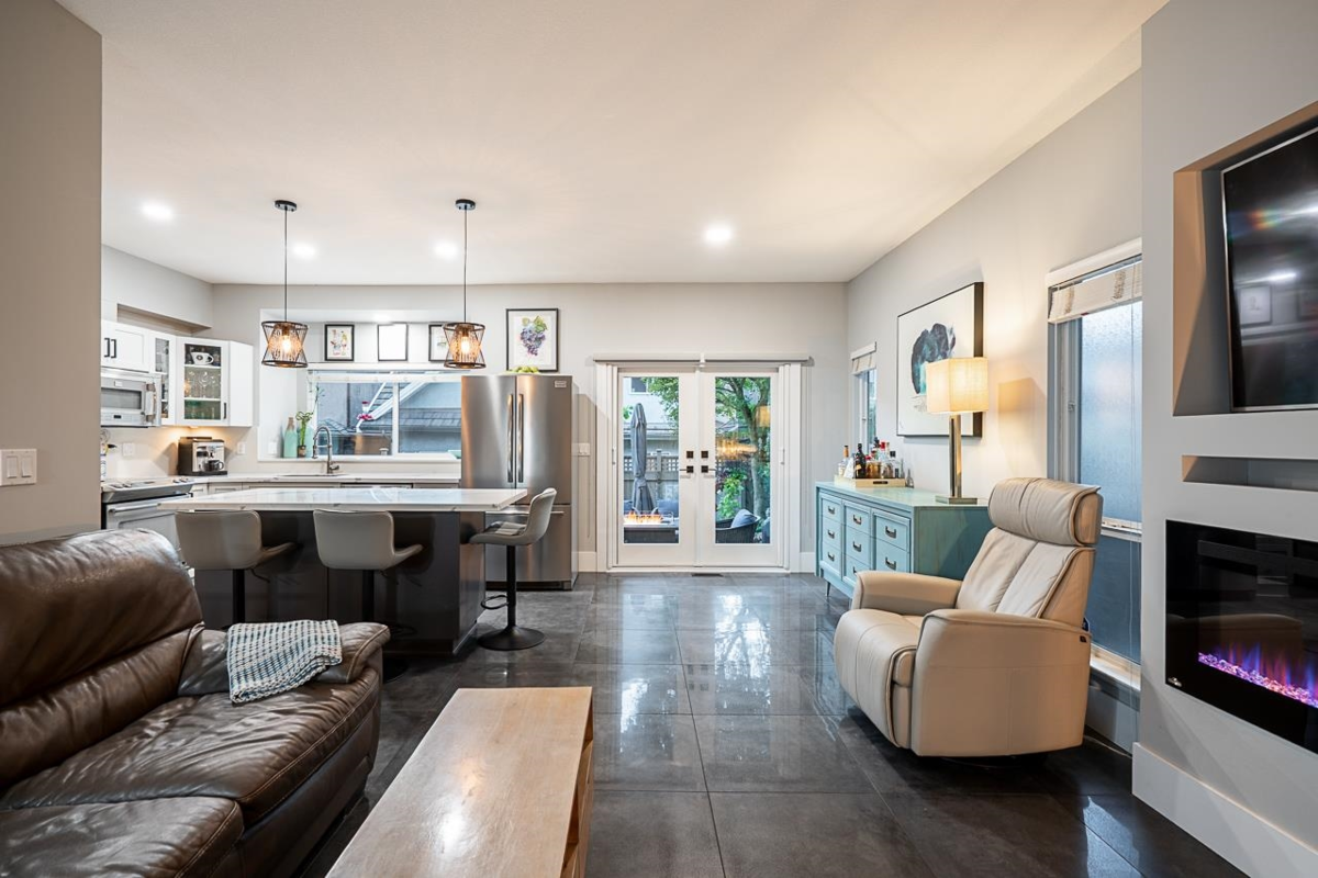 Guest Bathroom Photo of 35 3363 Rosemary Heights Crescent, Surrey, BC