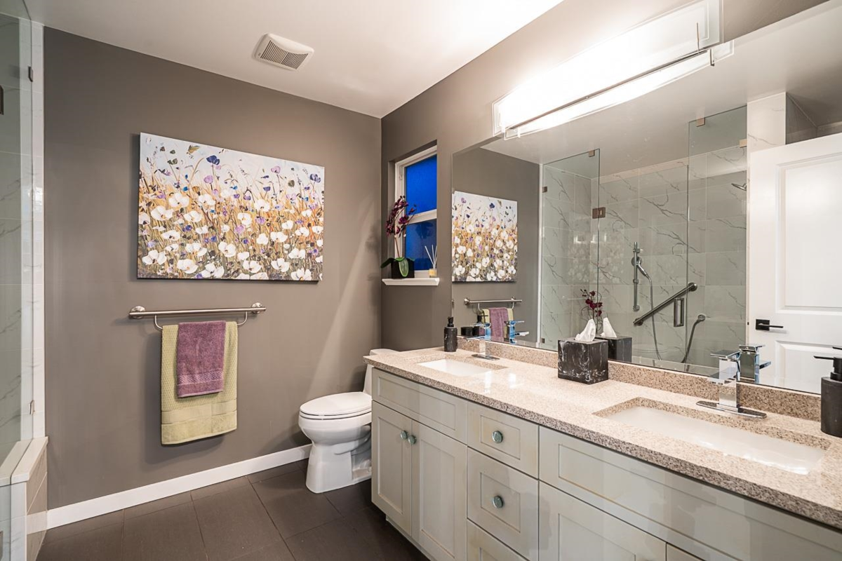 Laundry Room Photo of 35 3363 Rosemary Heights Crescent, Surrey, BC