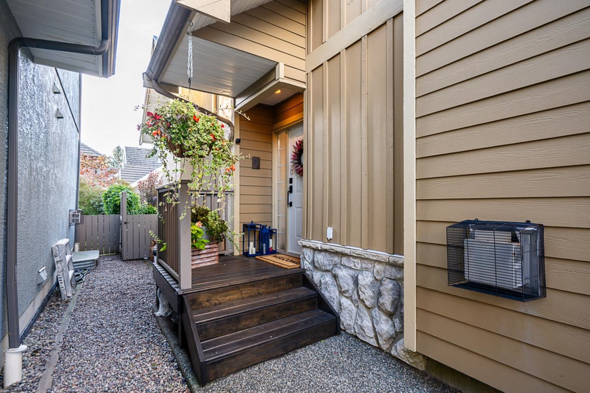 Living Room Photo of 35 3363 Rosemary Heights Crescent, Surrey, BC