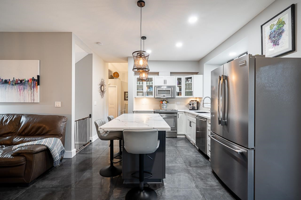 Primary Bathroom Photo of 35 3363 Rosemary Heights Crescent, Surrey, BC