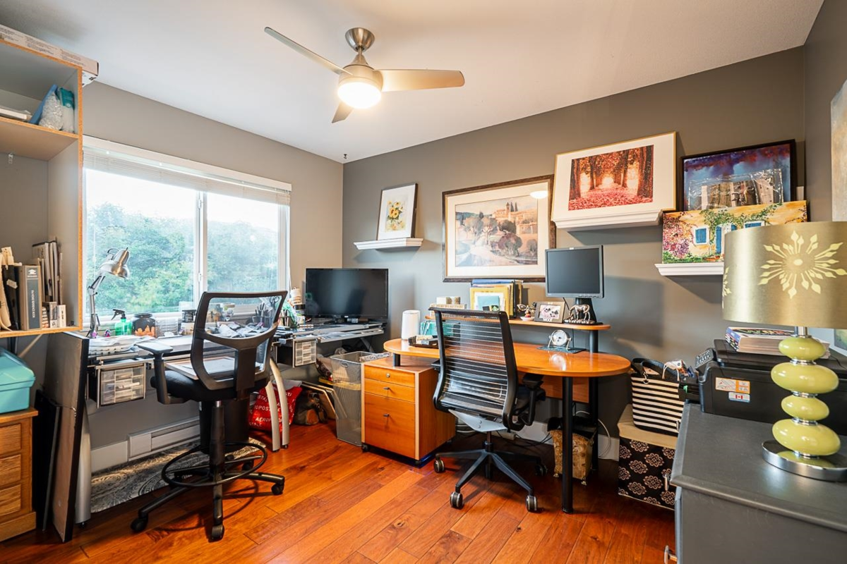 Staircase Photo of 35 3363 Rosemary Heights Crescent, Surrey, BC