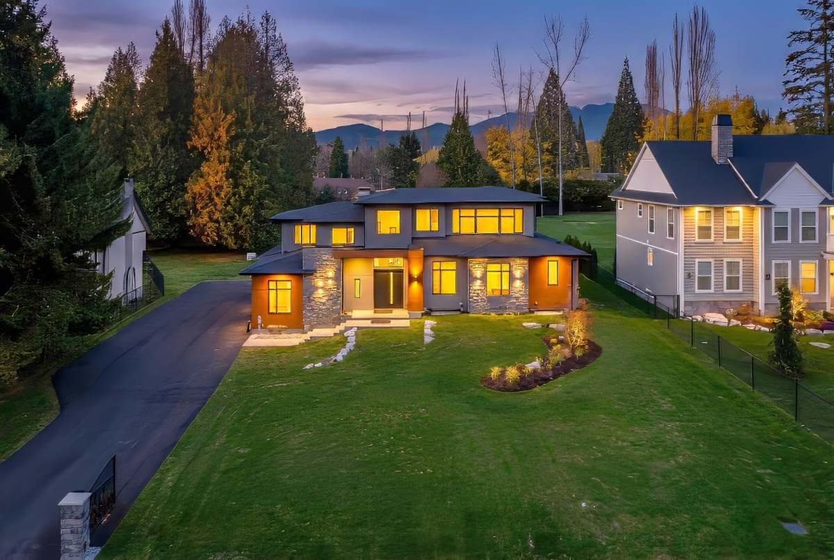 Living Room Photo of 24331 124 Avenue, Maple Ridge, BC