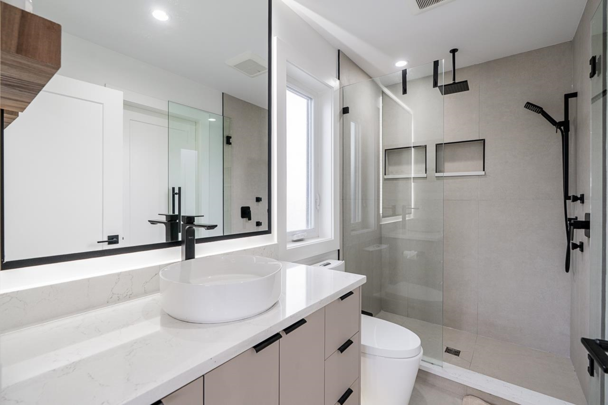 Entry Foyer Photo of 8056 12th Avenue, Burnaby, BC