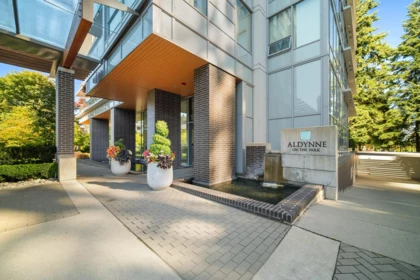 3707 5883 Barker Avenue, Burnaby, BC, Burnaby — Apartment/Condo for sale
