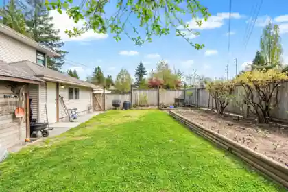 Hallway Photo of 12019 206 Street, Maple Ridge, BC
