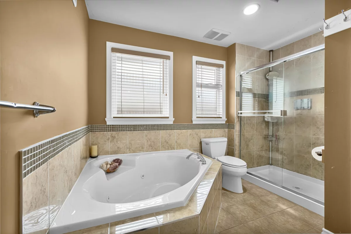 Primary Bathroom Photo of 7770 146 Street, Surrey, BC