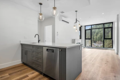 702 120 Esplanade Avenue, Harrison Hot Springs, BC, Harrison Hot Springs — Apartment/Condo for sale