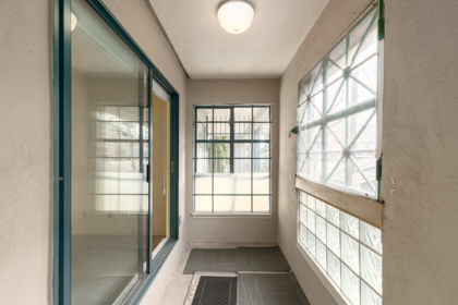 Entry Foyer Photo of 104 700 E Pender Street, Vancouver, BC