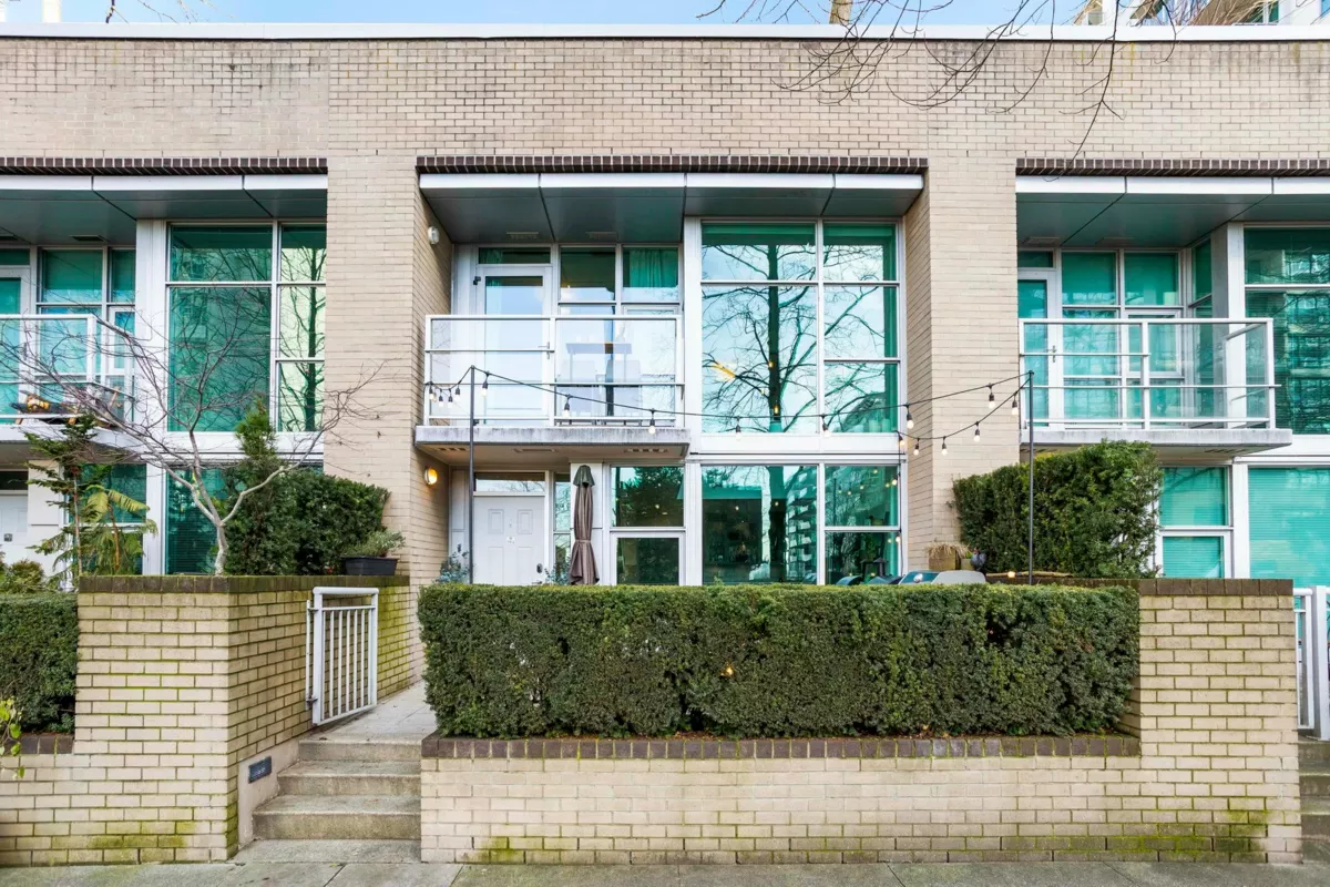 Backyard Photo of TH2 168 E Esplanade Avenue, North Vancouver, BC