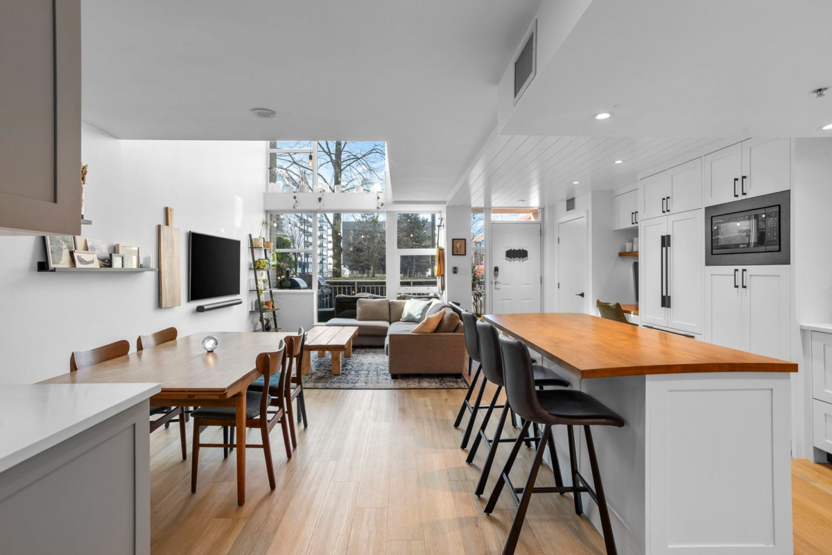 Breakfast Nook Photo of TH2 168 E Esplanade Avenue, North Vancouver, BC