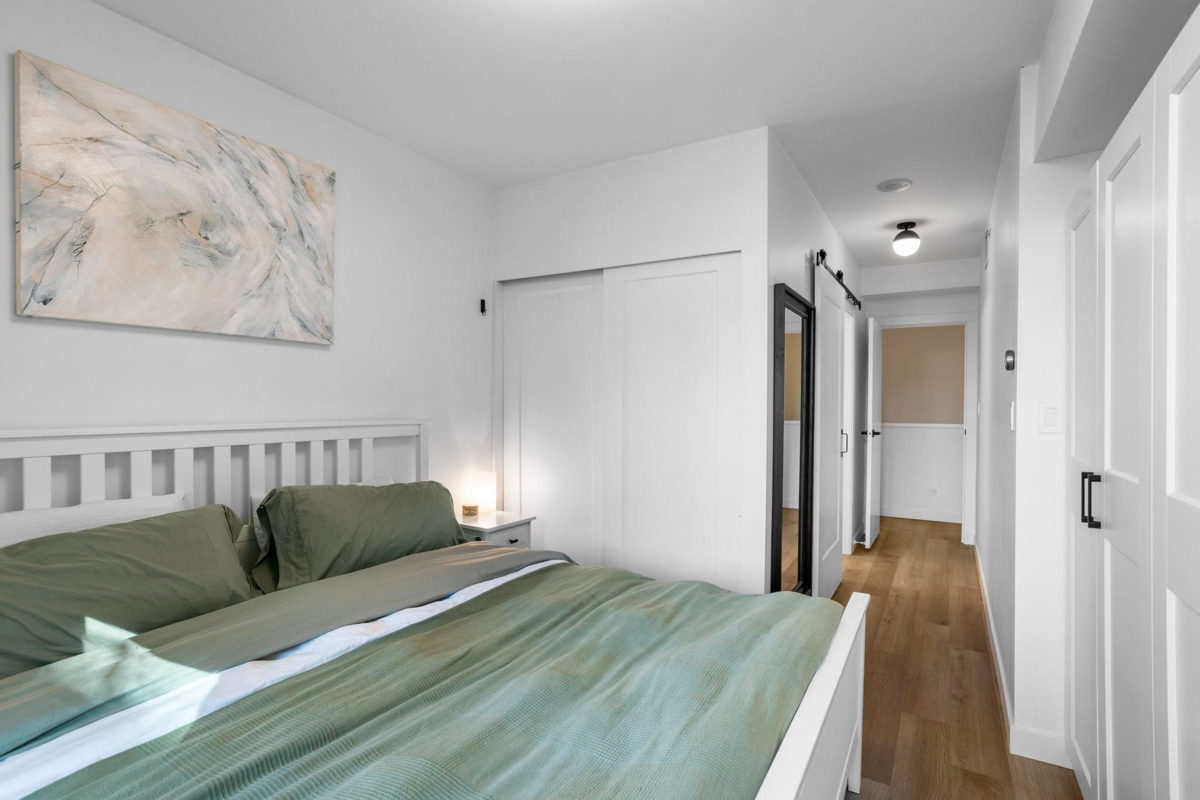 Entry Foyer Photo of TH2 168 E Esplanade Avenue, North Vancouver, BC