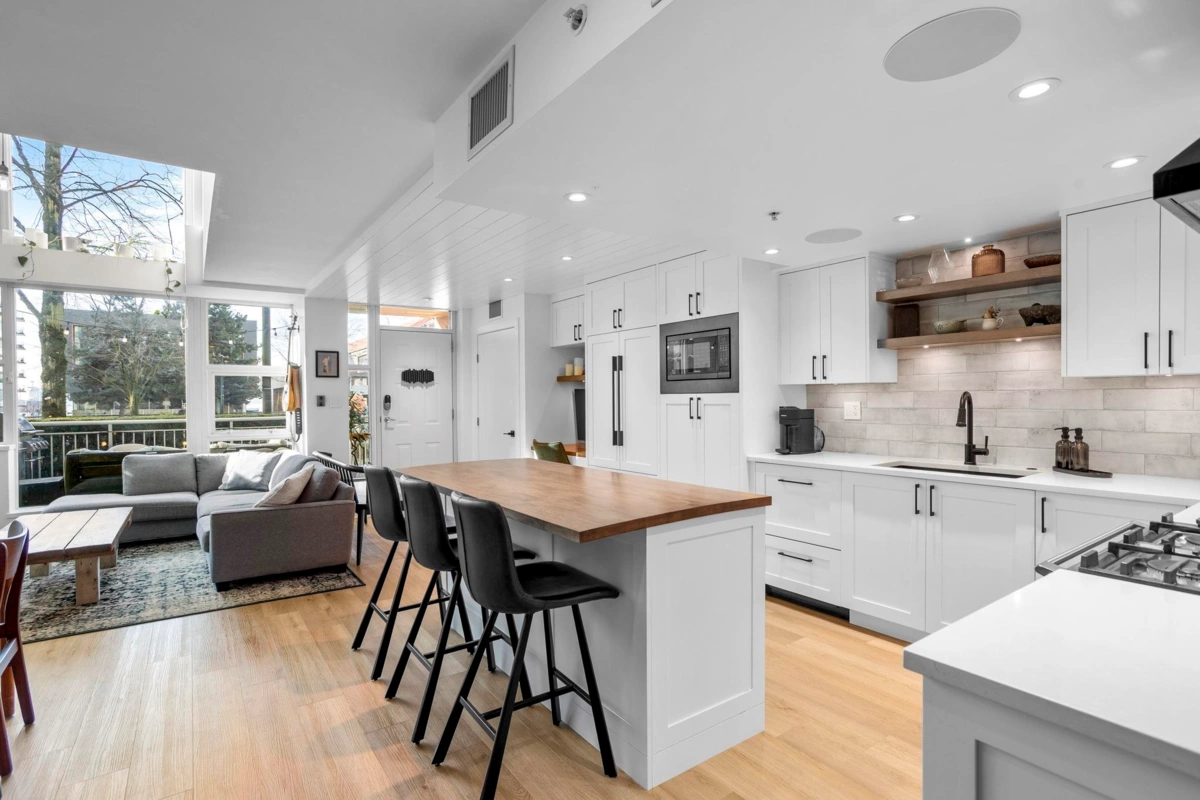 Family Room Photo of TH2 168 E Esplanade Avenue, North Vancouver, BC