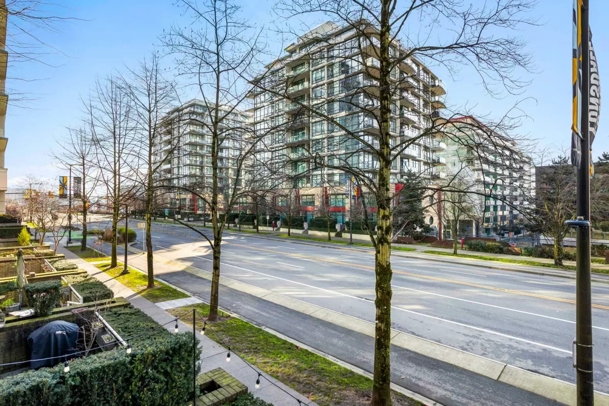 Garden / Landscaping Photo of TH2 168 E Esplanade Avenue, North Vancouver, BC