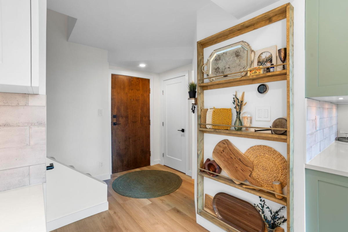 Guest Bathroom Photo of TH2 168 E Esplanade Avenue, North Vancouver, BC