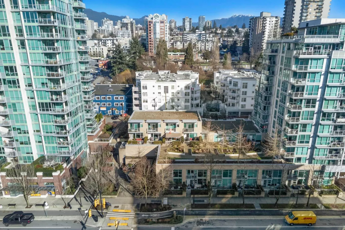 Hot Tub / Spa Photo of TH2 168 E Esplanade Avenue, North Vancouver, BC