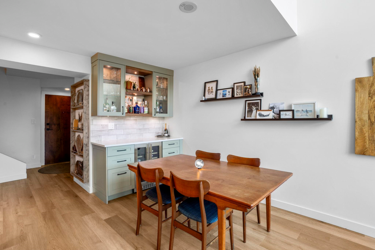 Kitchen Island Photo of TH2 168 E Esplanade Avenue, North Vancouver, BC