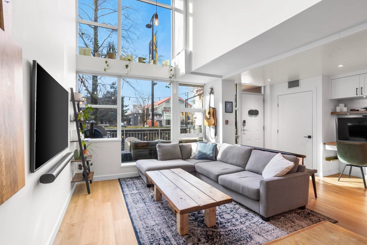 Living Room Photo of TH2 168 E Esplanade Avenue, North Vancouver, BC