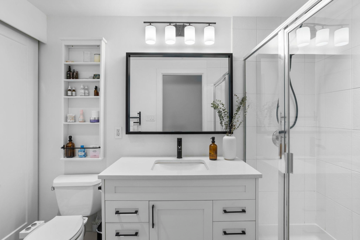 Outdoor Deck Photo of TH2 168 E Esplanade Avenue, North Vancouver, BC