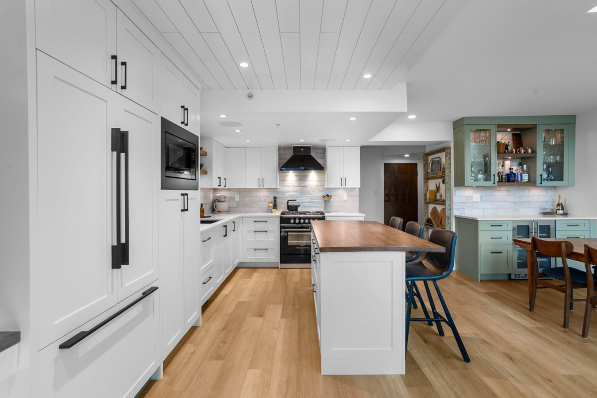 Primary Bathroom Photo of TH2 168 E Esplanade Avenue, North Vancouver, BC