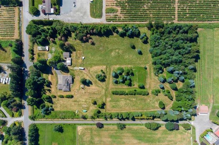Community Amenities Photo (Clubhouse) of 19465 Mcneil Road, Pitt Meadows, BC
