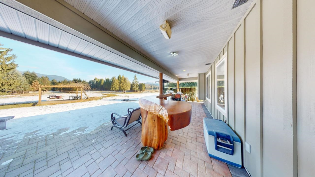Entry Foyer Photo of 19465 Mcneil Road, Pitt Meadows, BC