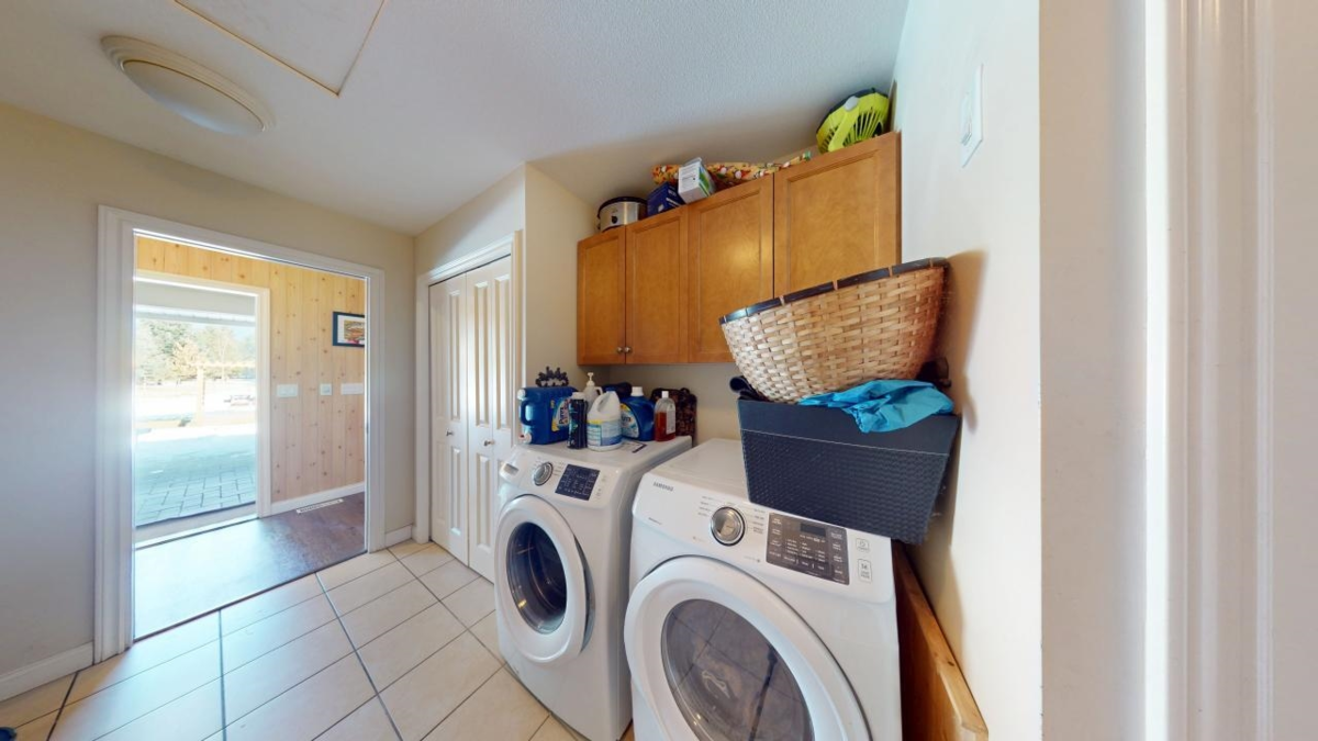 Guest Bathroom Photo of 19465 Mcneil Road, Pitt Meadows, BC