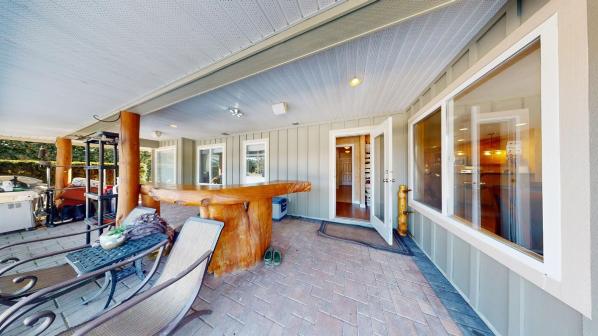 Hallway Photo of 19465 Mcneil Road, Pitt Meadows, BC