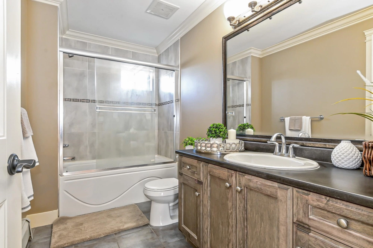 Basement Recreation Room Photo of 19478 72 Avenue, Surrey, BC