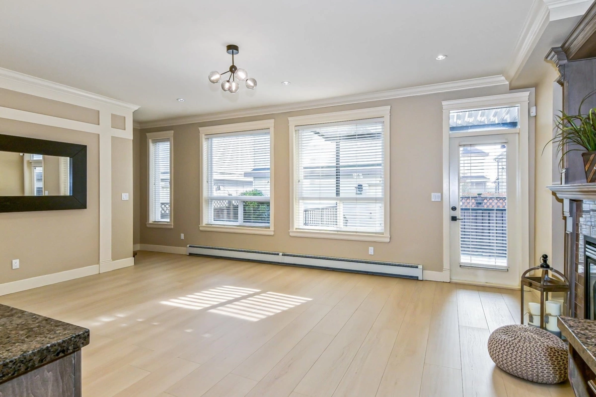 Breakfast Nook Photo of 19478 72 Avenue, Surrey, BC