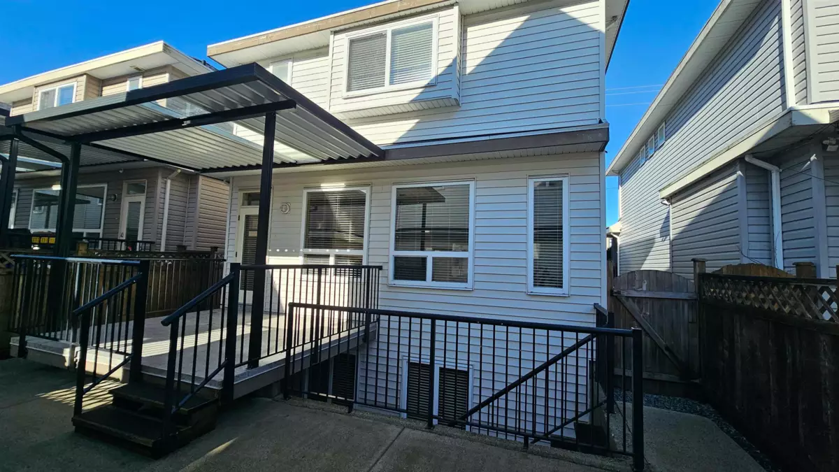 Garden / Landscaping Photo of 19478 72 Avenue, Surrey, BC