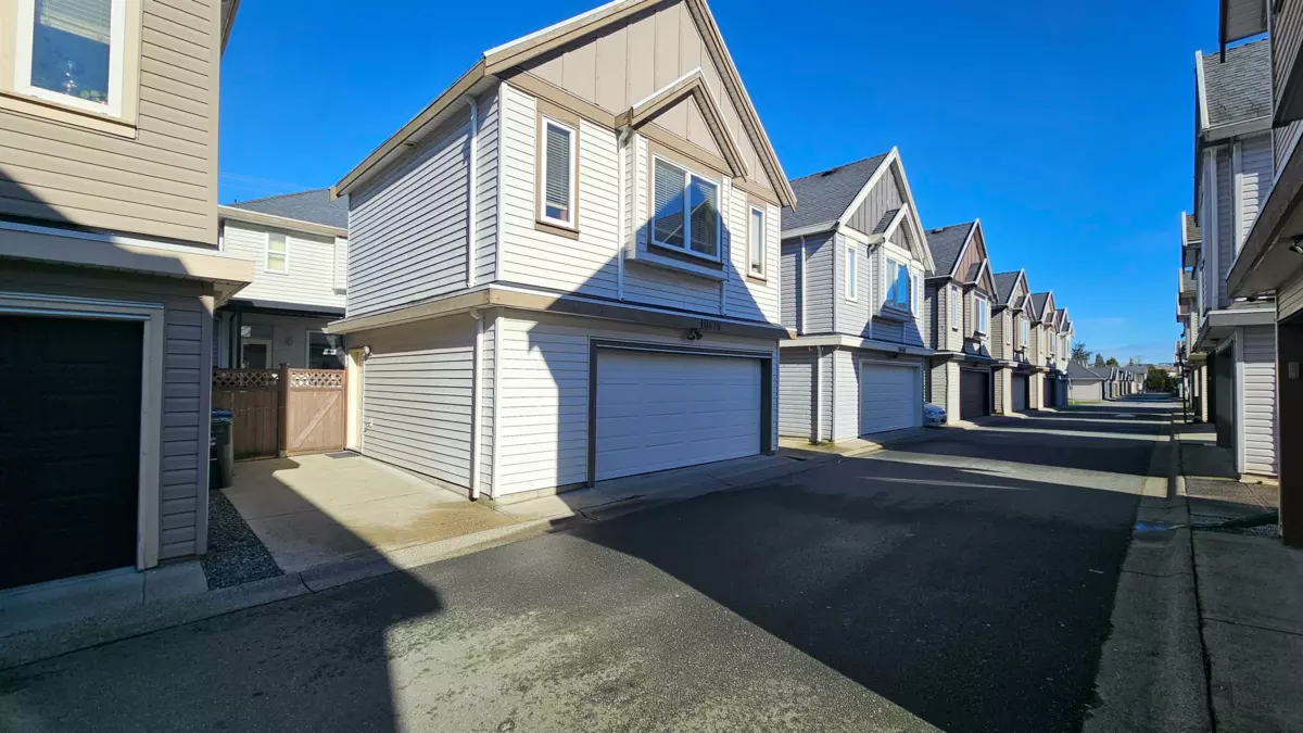 Hot Tub / Spa Photo of 19478 72 Avenue, Surrey, BC