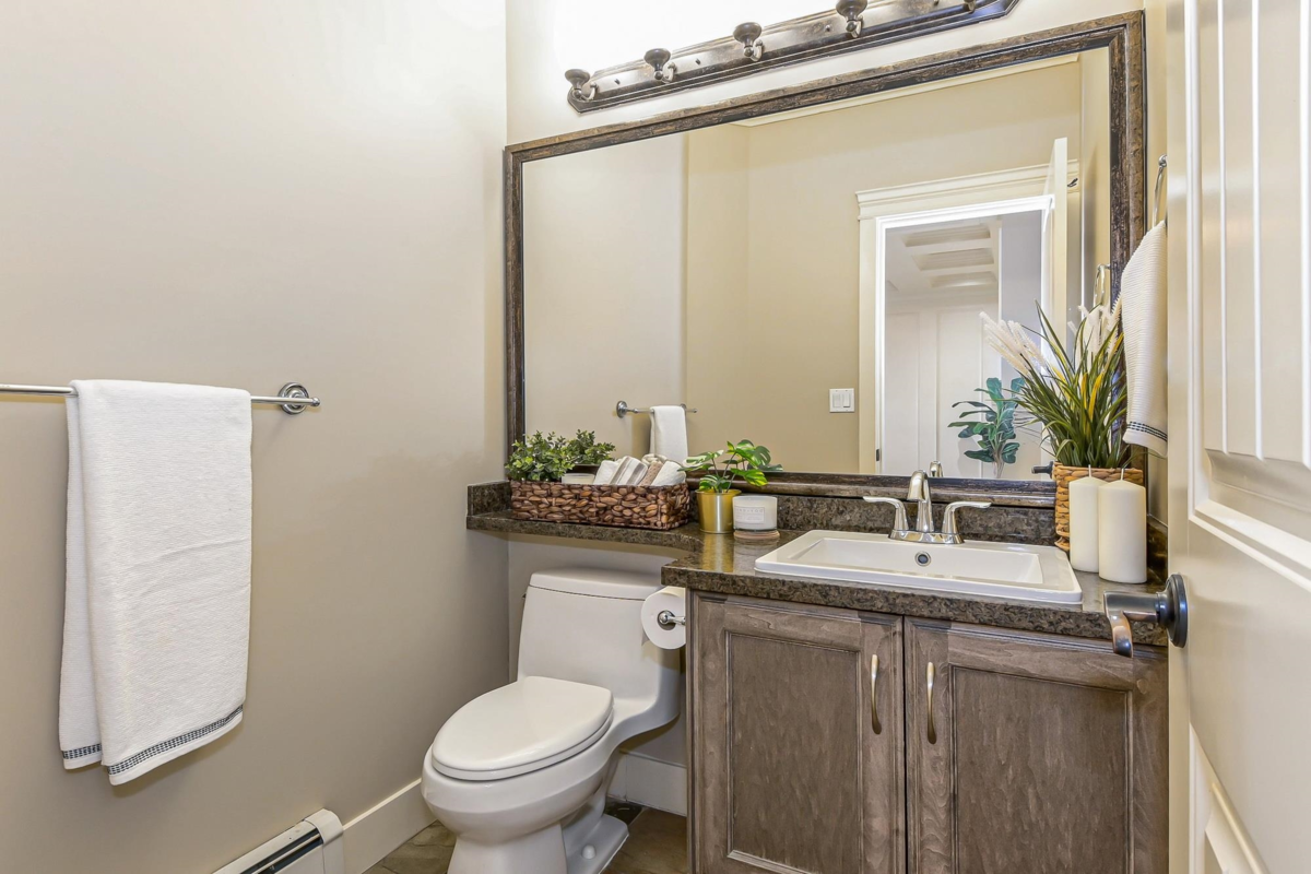 Walk-In Closet Photo of 19478 72 Avenue, Surrey, BC