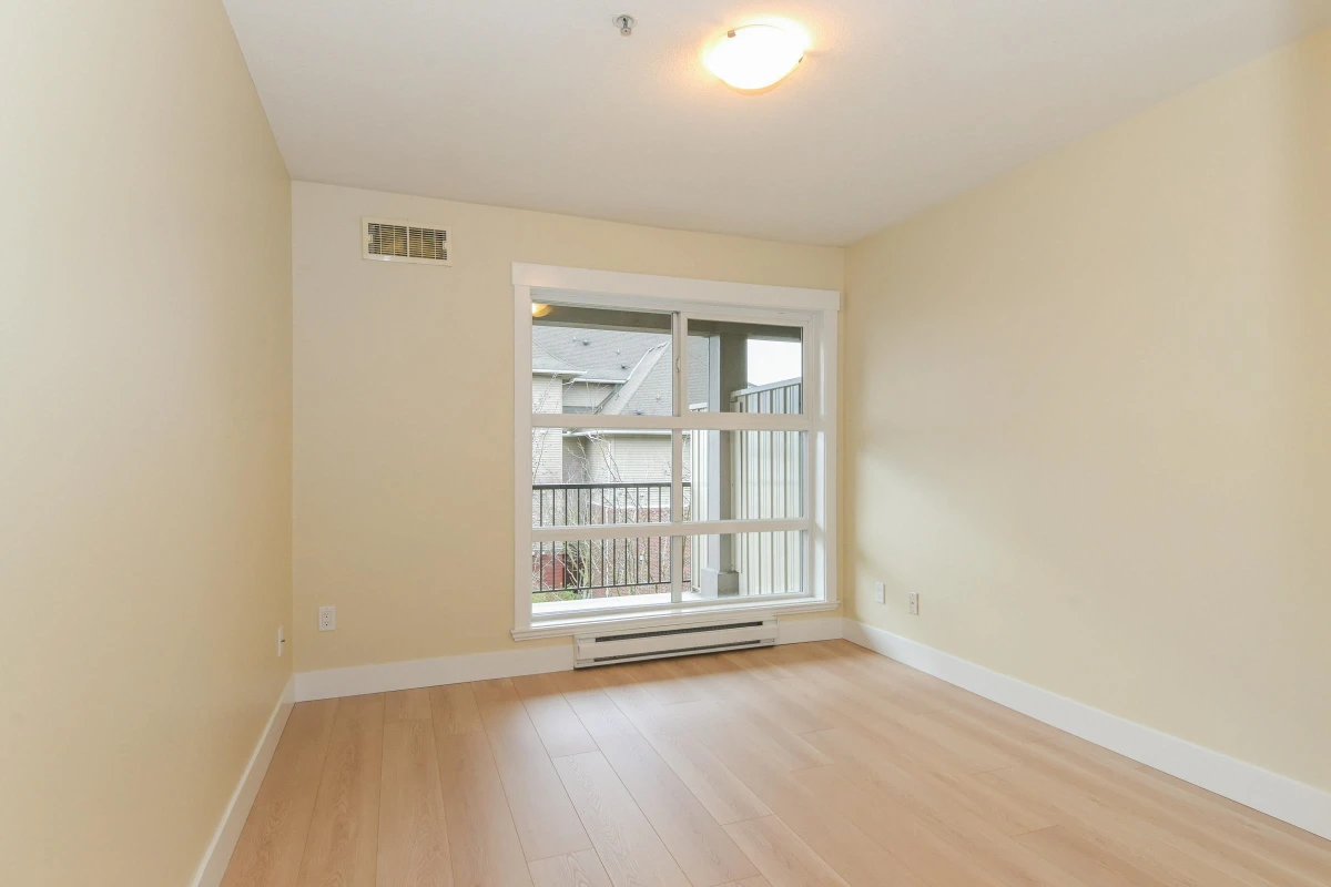 Primary Bathroom Photo of 310 17769 57 Avenue, Surrey, BC