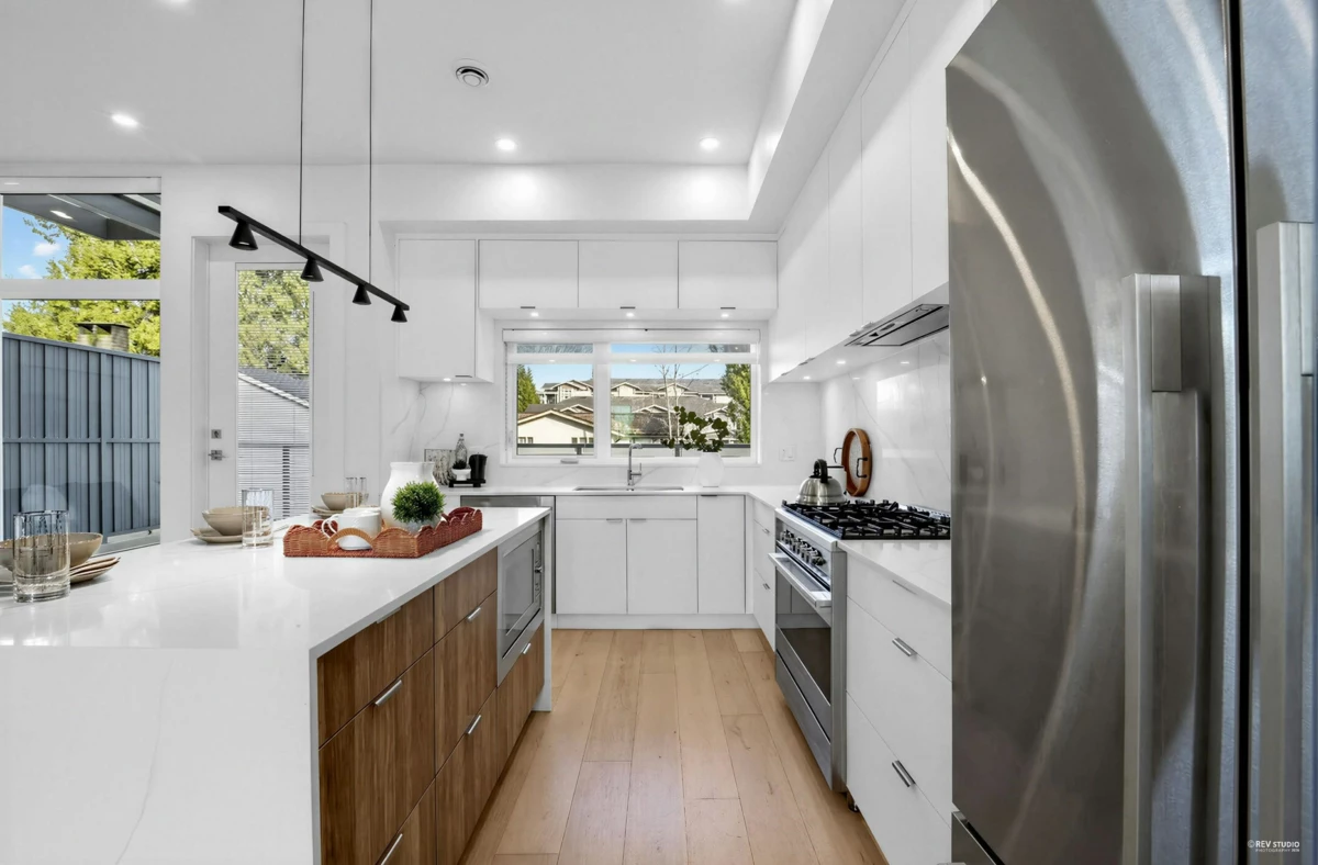 Guest Bathroom Photo of 5605 Rumble Street, Burnaby, BC