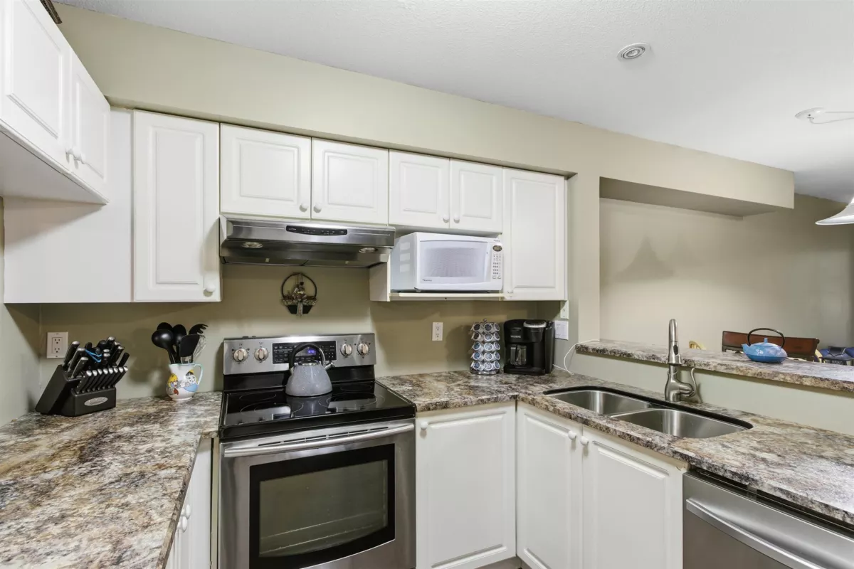 Walk-In Closet Photo of 61 11355 236 Street, Maple Ridge, BC