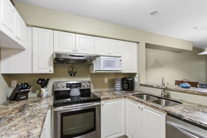 Walk-In Closet Photo of 61 11355 236 Street, Maple Ridge, BC