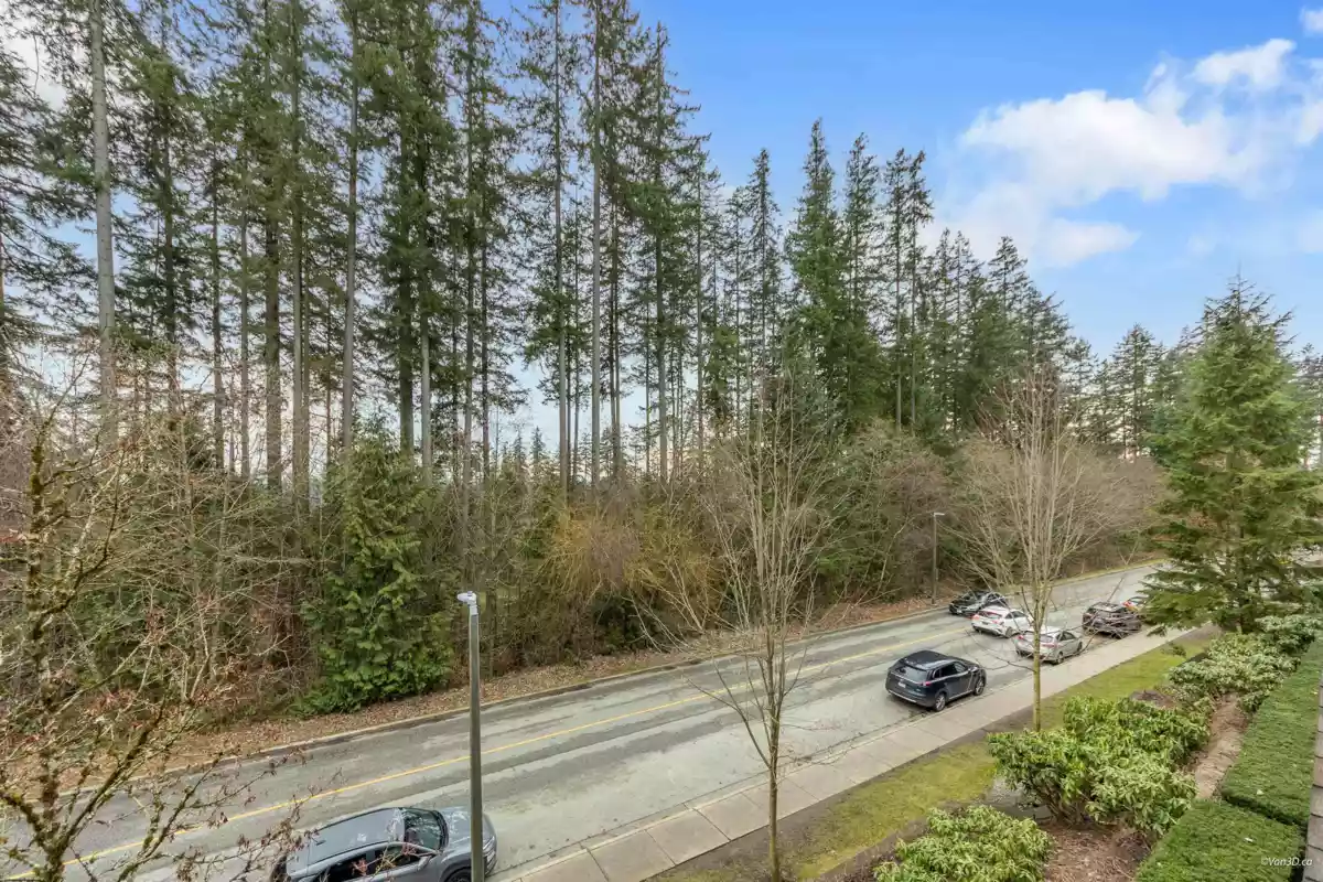 Garden / Landscaping Photo of 1 2200 Panorama Drive, Port Moody, BC