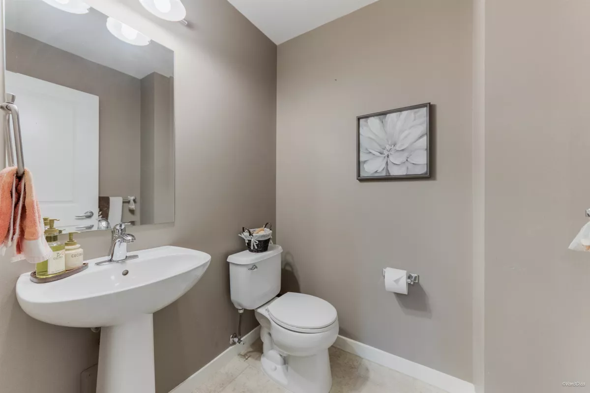 Loft / Bonus Room Photo of 1 2200 Panorama Drive, Port Moody, BC