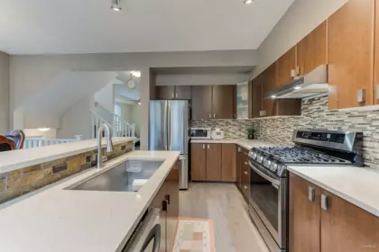 Kitchen Island Photo of 1 2200 Panorama Drive, Port Moody, BC