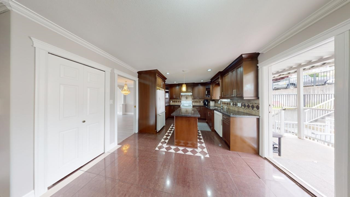 Primary Bathroom Photo of 7563 Cariboo Road, Burnaby, BC