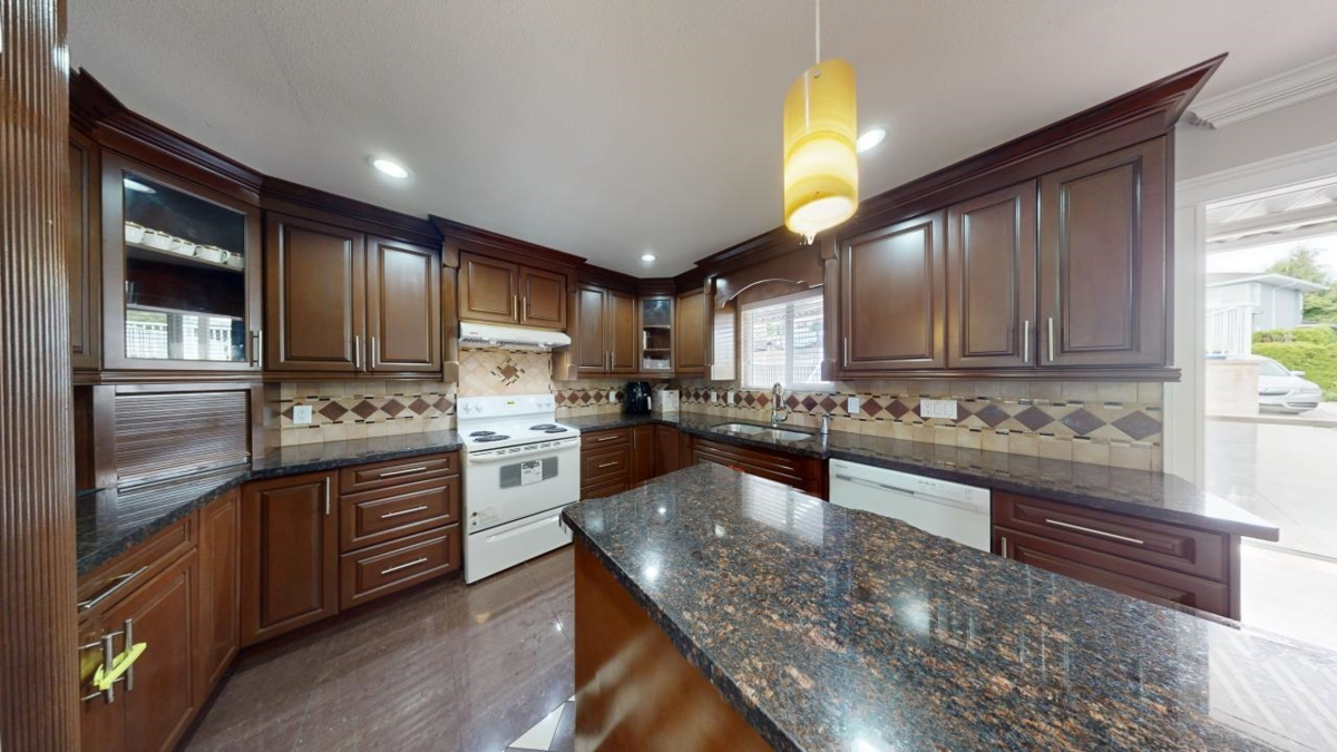 Walk-In Closet Photo of 7563 Cariboo Road, Burnaby, BC