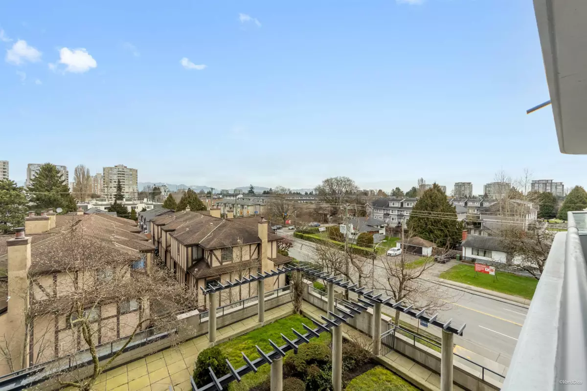 Basement Recreation Room Photo of 506 6611 Cooney Road, Richmond, BC