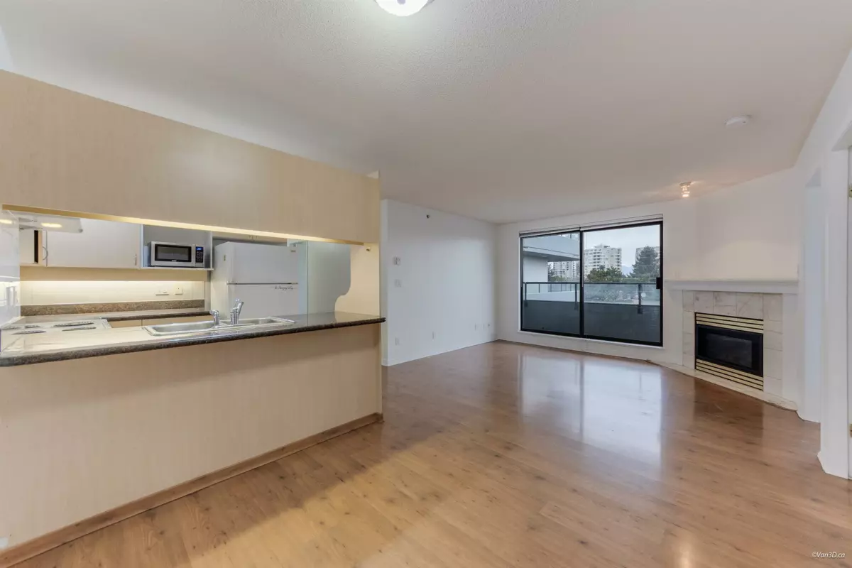 Family Room Photo of 506 6611 Cooney Road, Richmond, BC